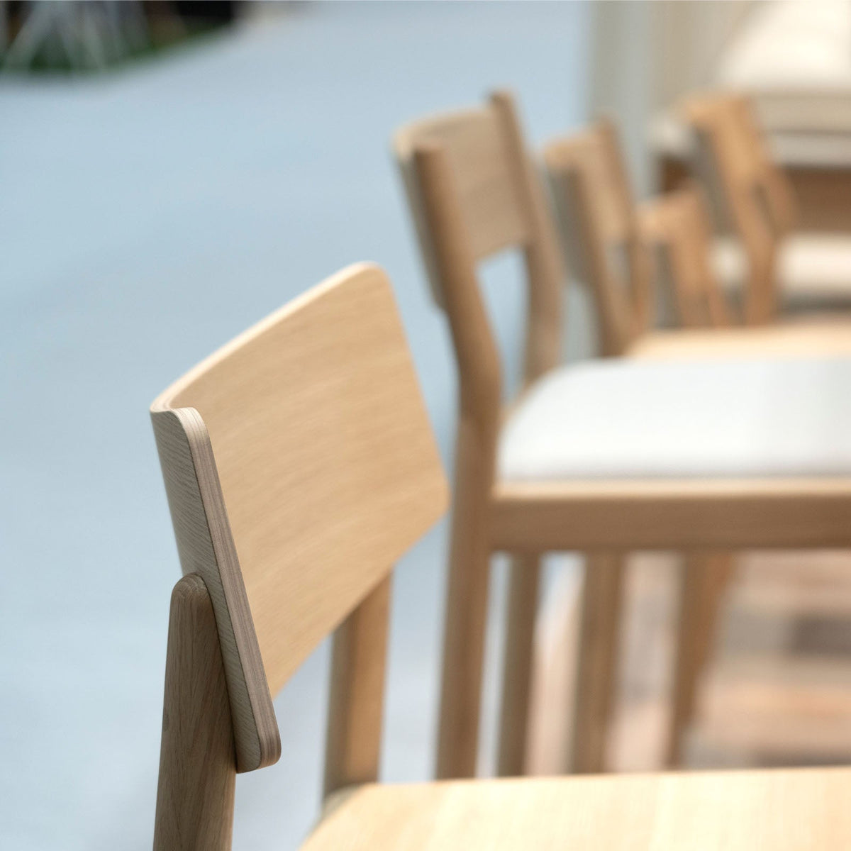Tabouret haut (avec dossier incurvé)